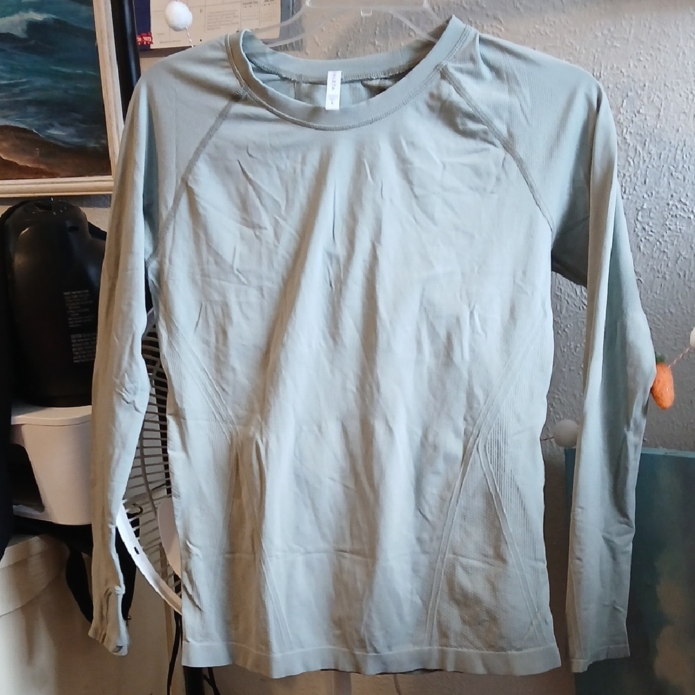 Athleta Light Gray Long Sleeve Shirt